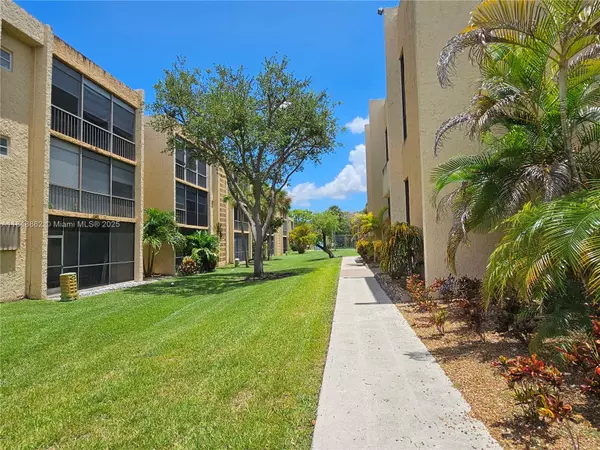 Miami, FL 33173,8415 SW 107th Ave #219W
