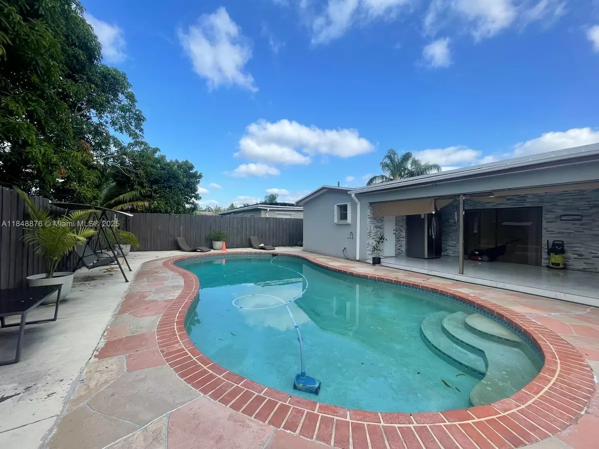 Margate, FL 33063,6646 NW 1st Ct