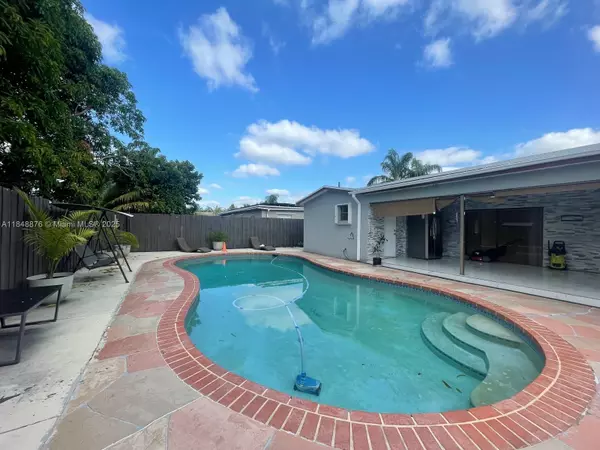6646 NW 1st Ct, Margate, FL 33063