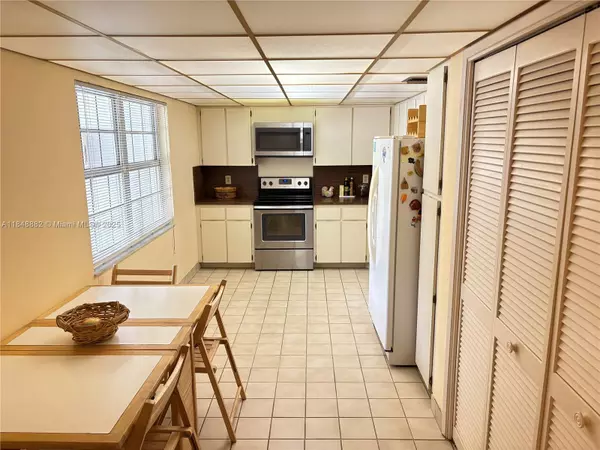 Pompano Beach, FL 33069,4280 Oaks Ter #203