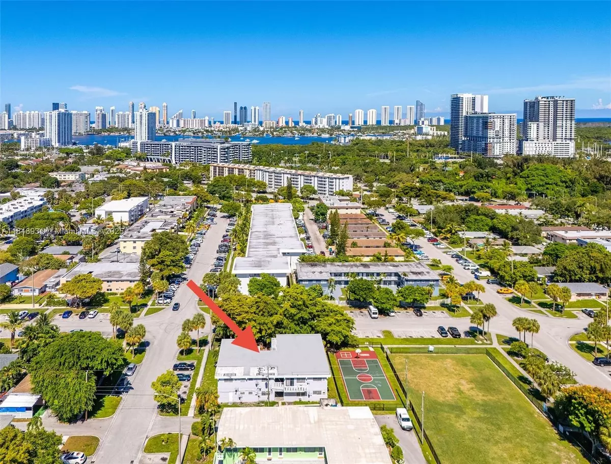 North Miami Beach, FL 33162,16890 NE 21st Ave #4