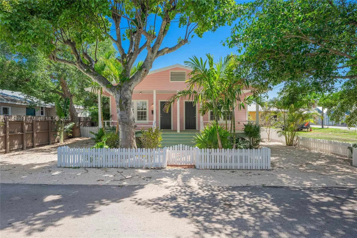 Coconut Grove, FL 33133,3826 Oak Ave #3826