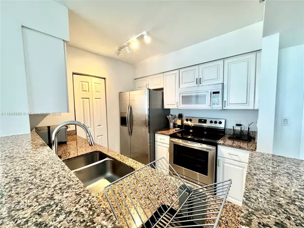 Miami, FL 33131,1155 Brickell Bay Dr #906