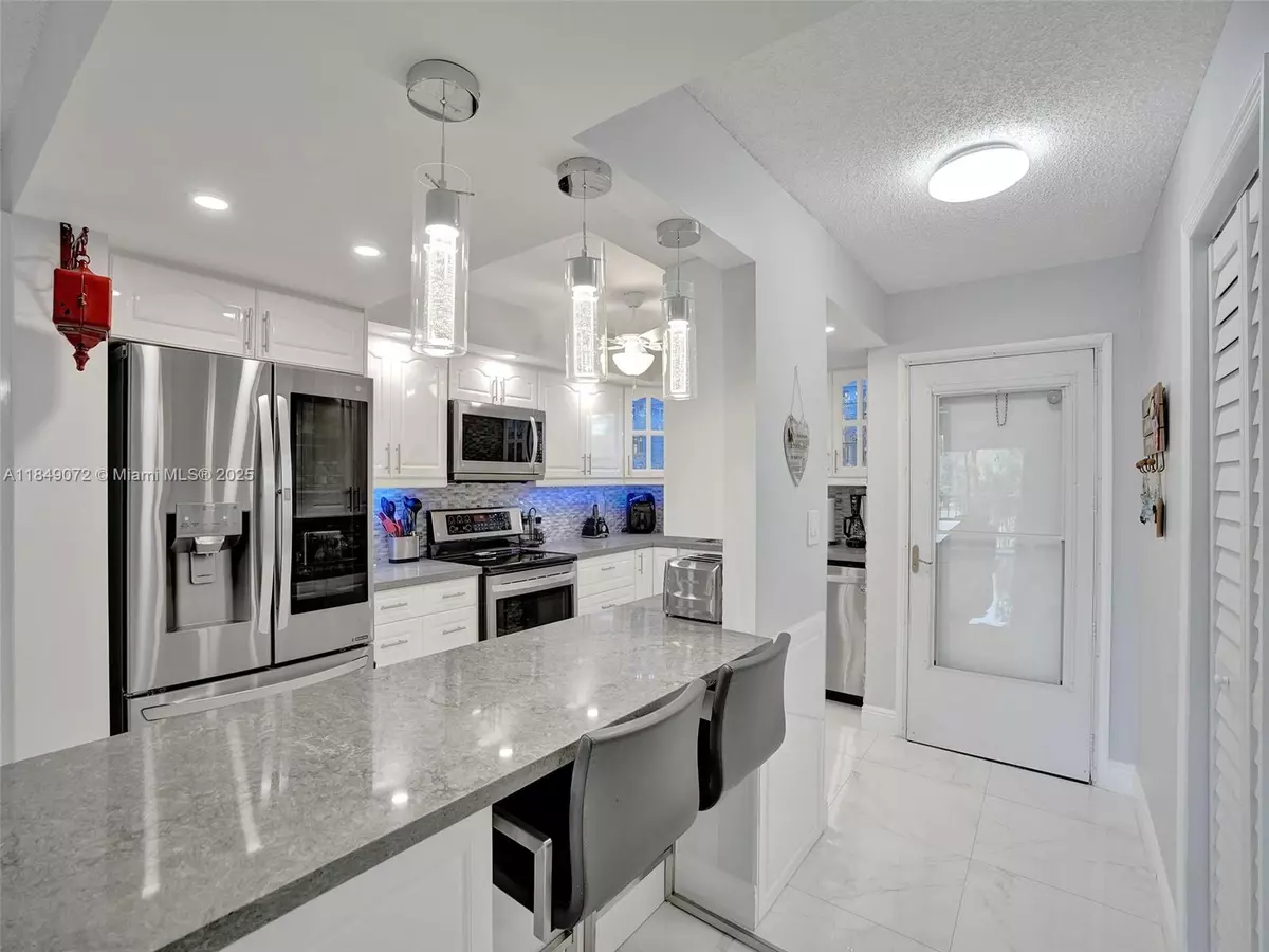 Lauderhill, FL 33319,5860 NW 44th St #314