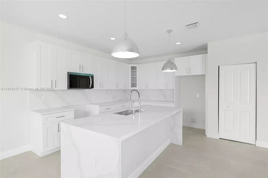 3460 SW 18th St, Fort Lauderdale, FL 33312