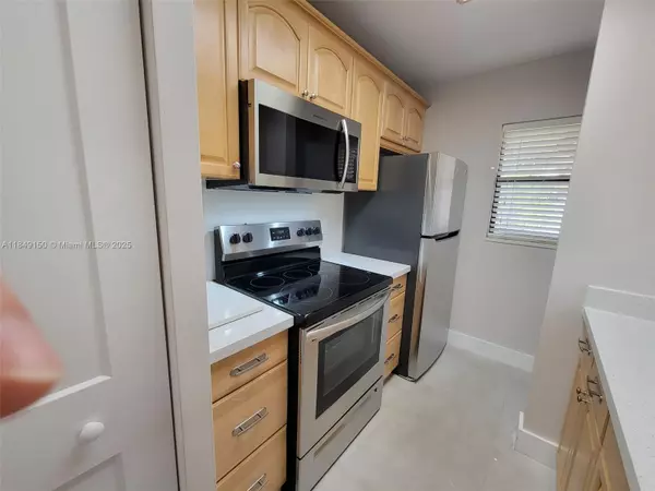 Miami, FL 33196,9728 Hammocks Blvd #201-27