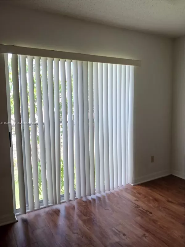 Tamarac, FL 33321,9905 Westwood Dr #28