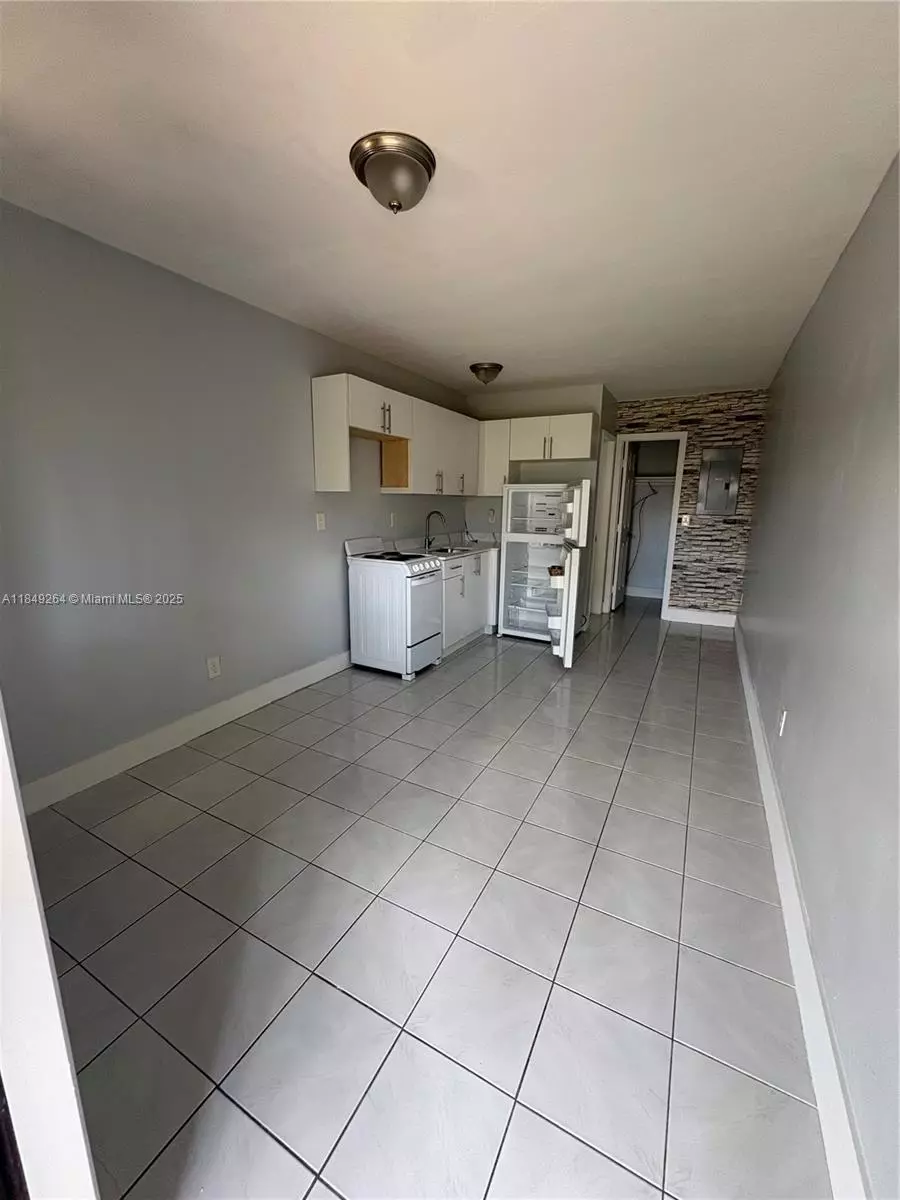 Oakland Park, FL 33309,401 NW 43rd Ct #4
