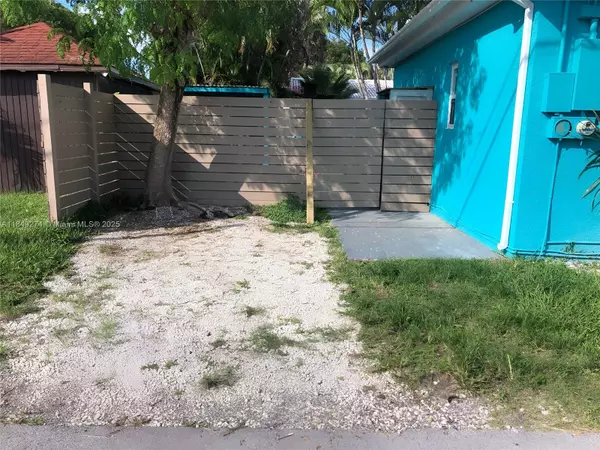 Hollywood, FL 33020,1626 Fletcher St #3
