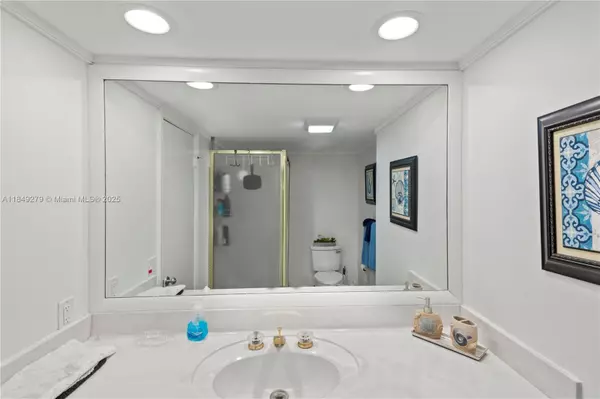 Fort Lauderdale, FL 33308,3051 NE 48th St #307