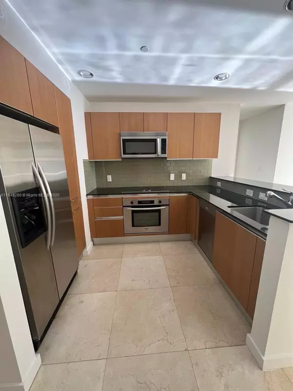 Miami, FL 33131,1060 Brickell Ave #2711