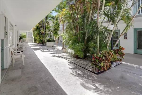 Miami Beach, FL 33141,7945 Carlyle Ave #2
