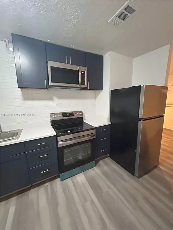Lakeland, FL 33815,614 Pear St #614