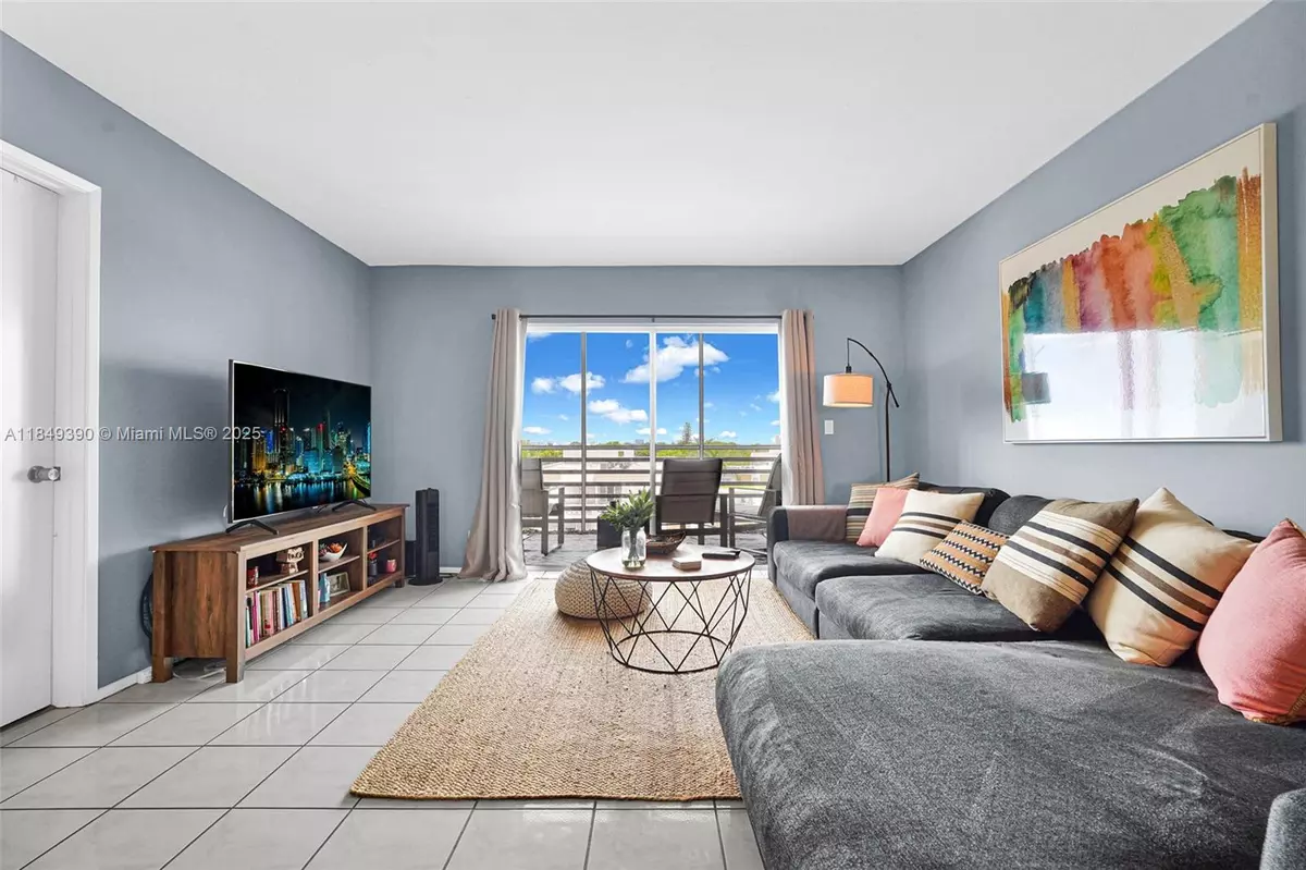 Oakland Park, FL 33334,3050 NE 16th Ave #605