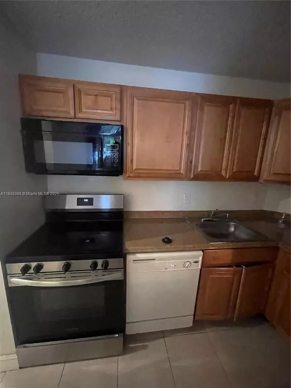 Plantation, FL 33324,10773 Cleary Blvd #103