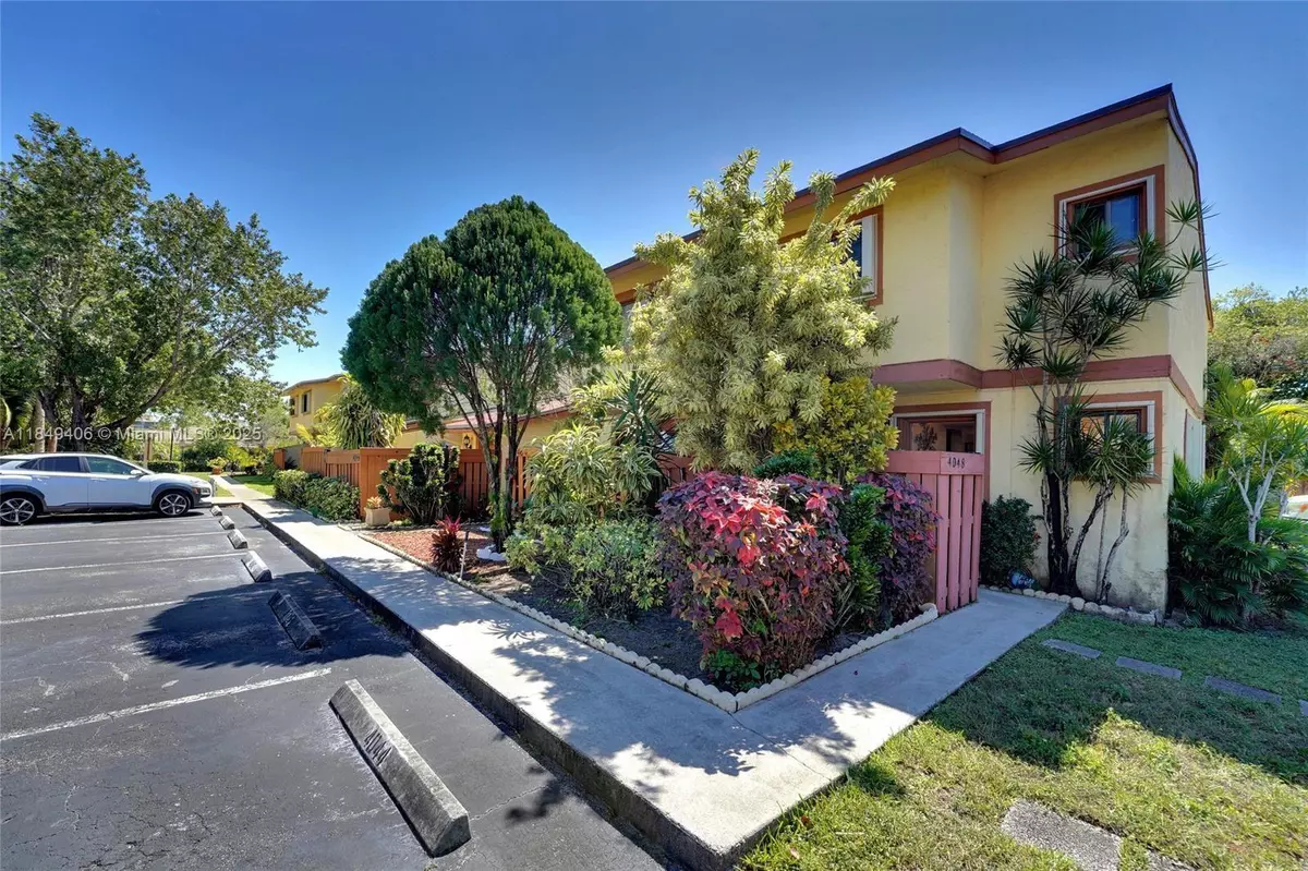 Sunrise, FL 33351,7777 Grande St