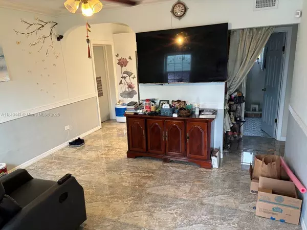 North Miami Beach, FL 33162,1698 NE 182nd St #1698