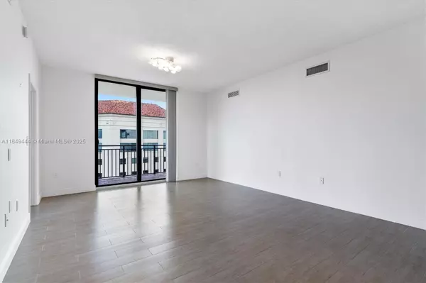 Coral Gables, FL 33134,888 S Douglas Rd #1415
