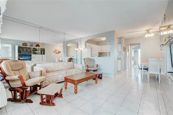 800 SW 10th Ter #20T, Hallandale Beach, FL 33009