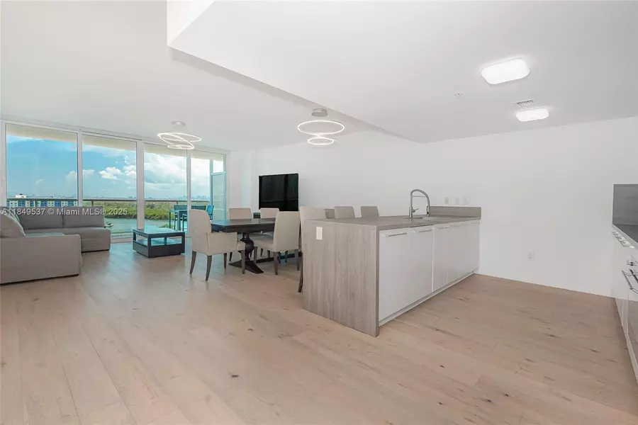 400 Sunny Isles Blvd #1819 ONE LEVEL, Sunny Isles Beach, FL 33160
