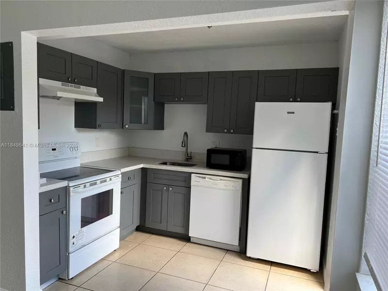 4705 NW 9th Dr #4705, Plantation, FL 33317