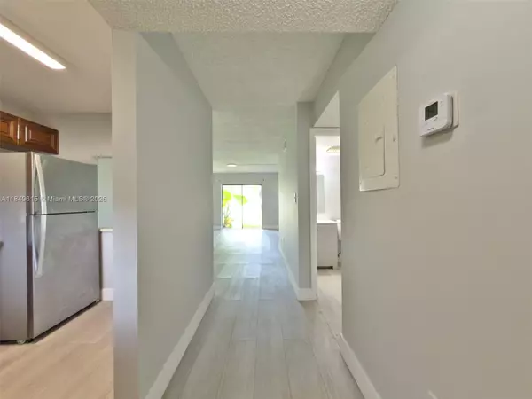 Tamarac, FL 33319,6001 Shakerwood Cir #104