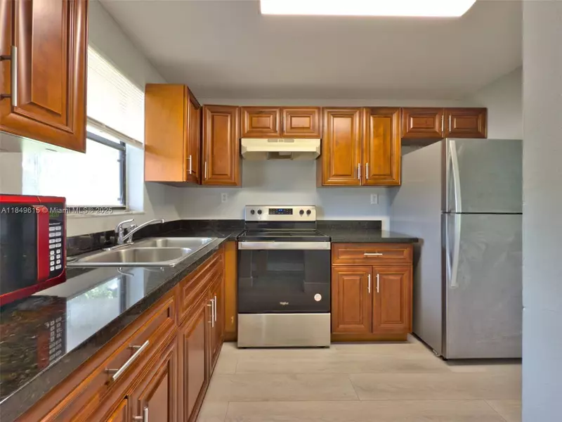 6001 Shakerwood Cir #104, Tamarac, FL 33319