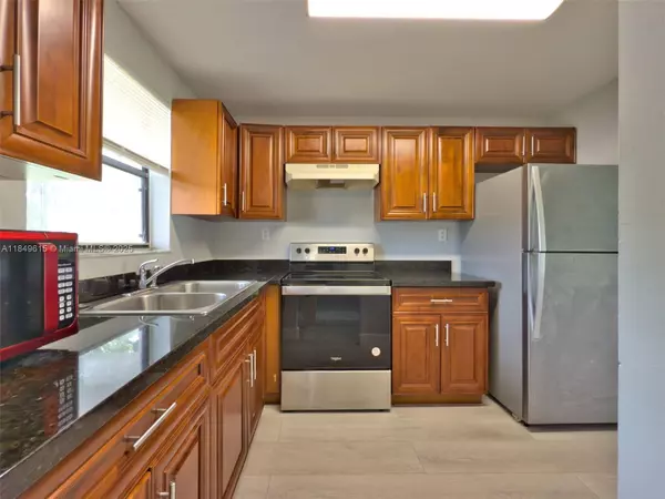 6001 Shakerwood Cir #104, Tamarac, FL 33319