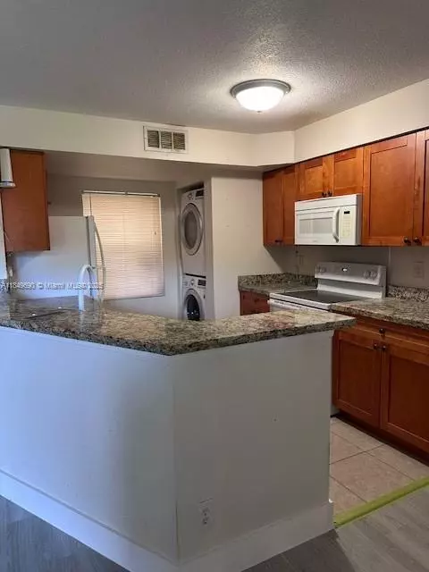 Sunrise, FL 33322,9999 Summerbreeze Dr #201