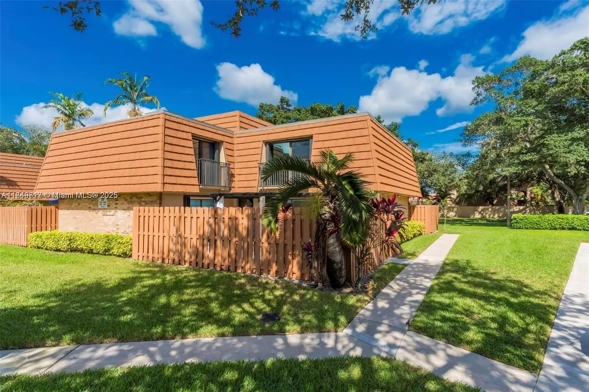 Cooper City, FL 33026,2551 Camelot Ct #106