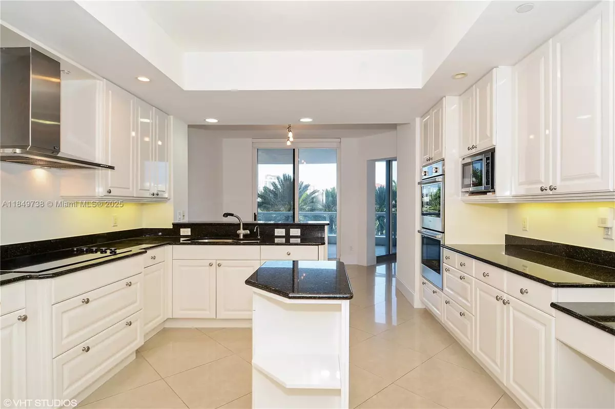 Aventura, FL 33180,21200 Point Pl #404