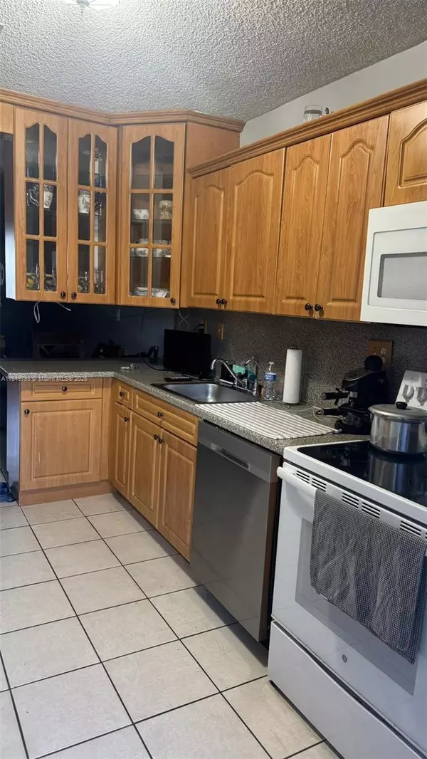 Hialeah, FL 33012,1270 W 42nd St #A202