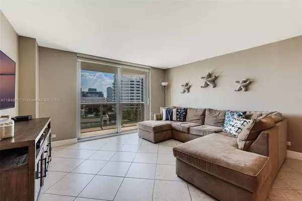 Miami Beach, FL 33140,6039 Collins Ave #936