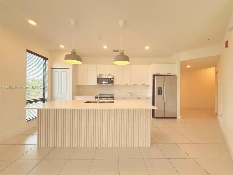 8001 NW 41st St #F-207, Doral, FL 33166