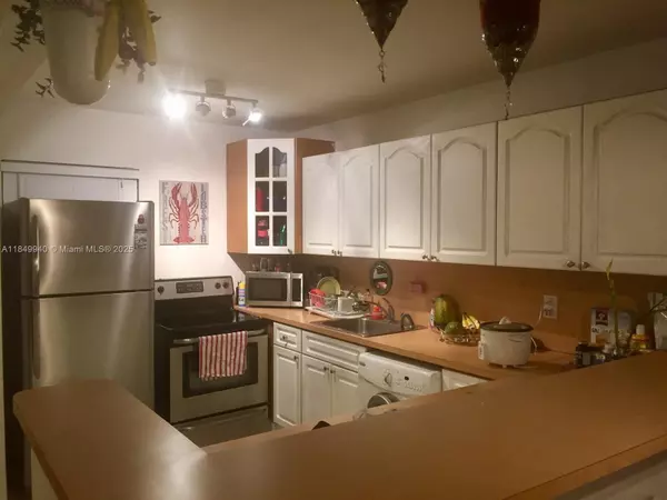 Miami Beach, FL 33141,7830 Dickens Ave #203