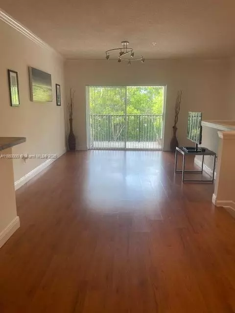 Coral Springs, FL 33067,5960 W Sample Rd #305