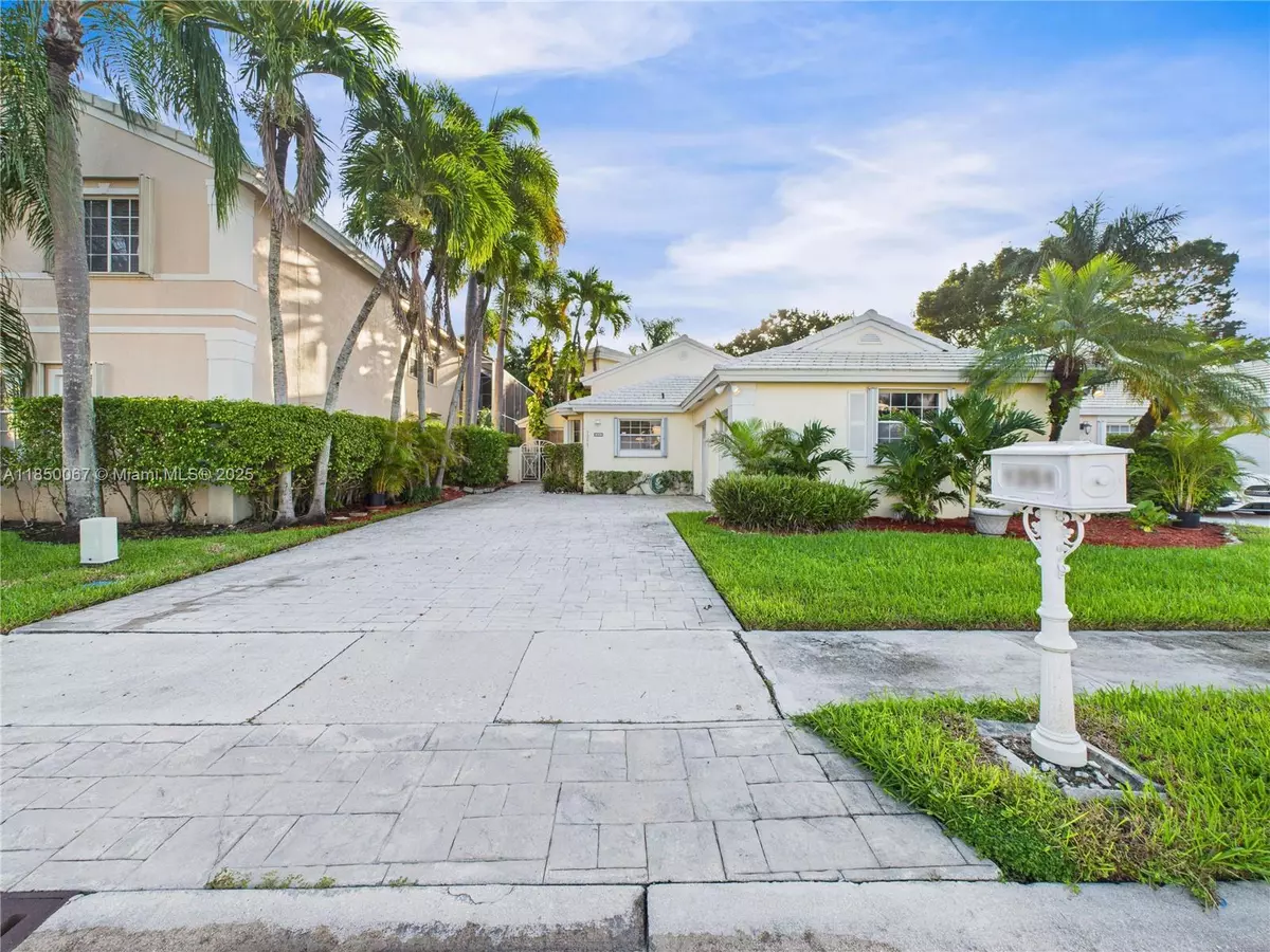 Pembroke Pines, FL 33027,1251 E Wilshire Cir E