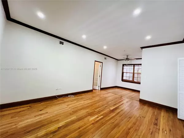 Miami Beach, FL 33139,1470 Lincoln Ter #1