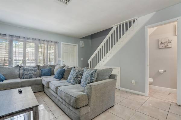Pembroke Pines, FL 33026,10425 NW 3rd St