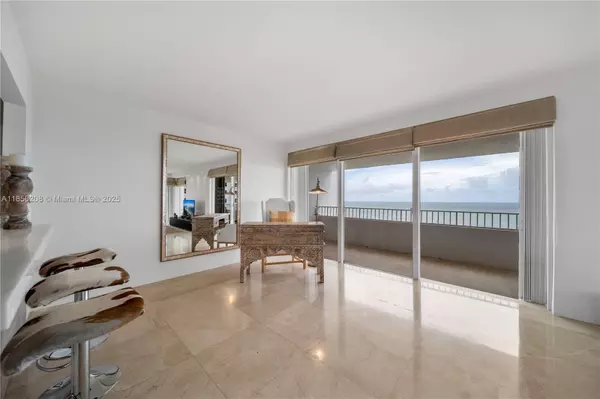Key Biscayne, FL 33149,199 Ocean Lane Dr #901