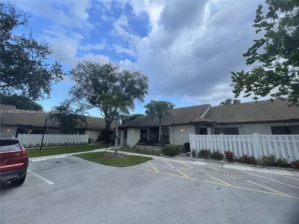 Coconut Creek, FL 33066,3314 S Carambola Cir S #2523