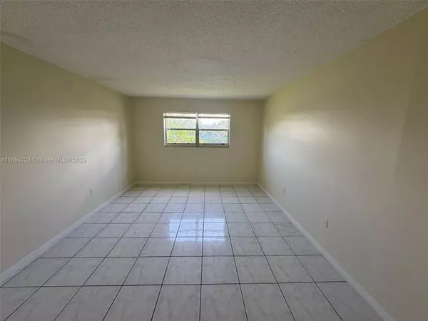 Lauderdale Lakes, FL 33311,3600 NW 21st St #208
