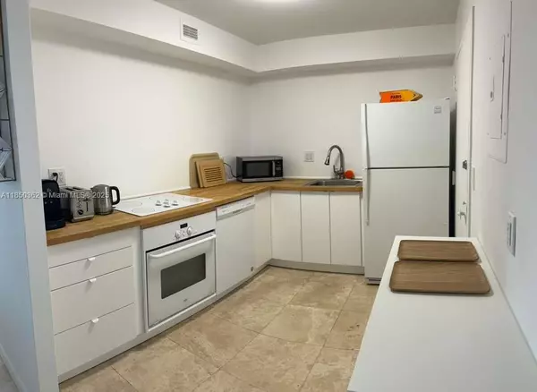 Bay Harbor Islands, FL 33154,10101 E Bay Harbor Dr #610