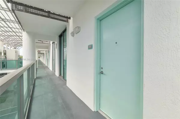 Miami Beach, FL 33140,Address not disclosed