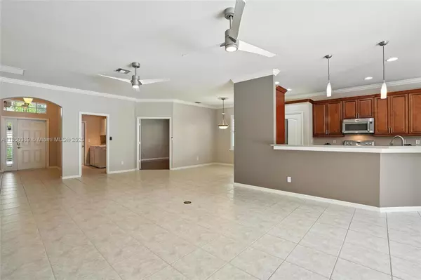 Estero, FL 33928,9827 Colonial Walk N