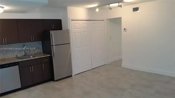 Miami Beach, FL 33139,525 Meridian Ave #304