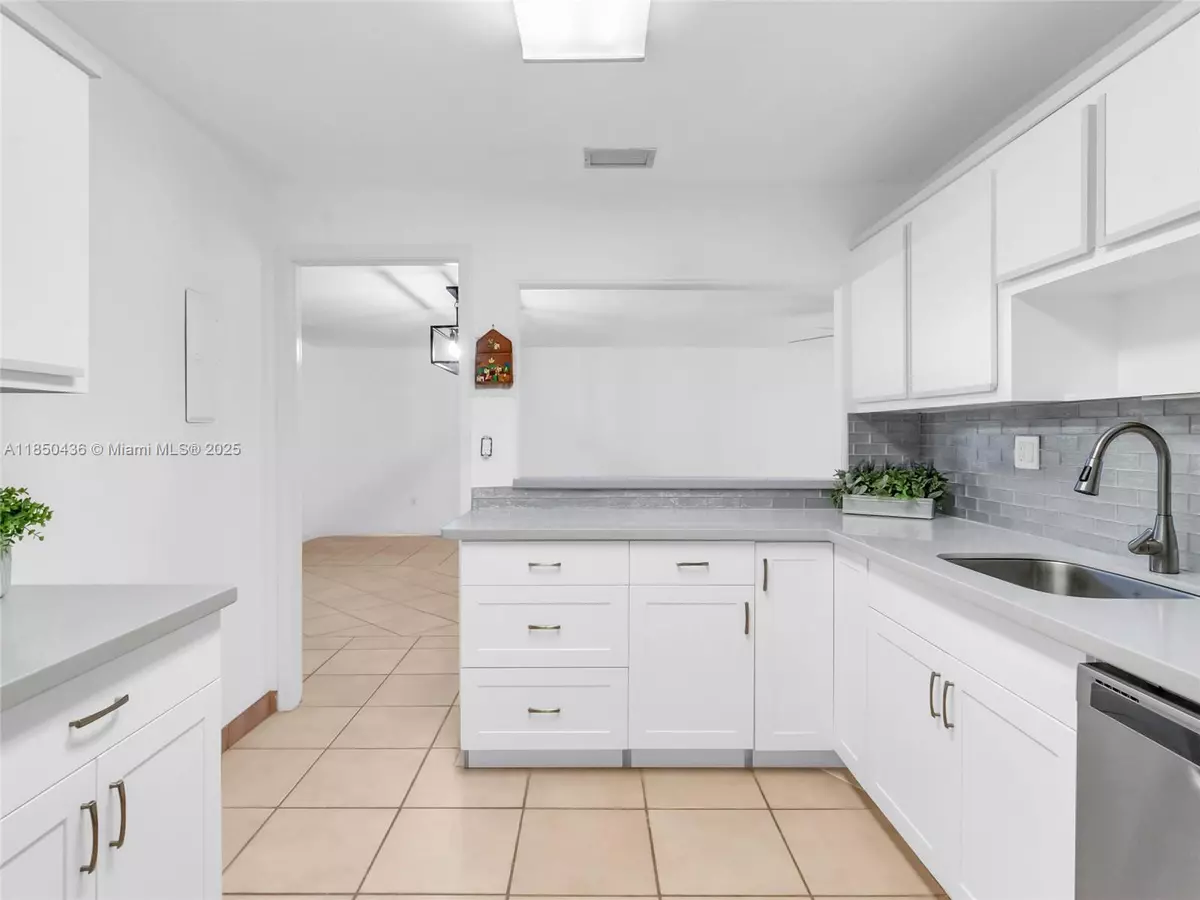 Miami, FL 33143,8102 SW 81st Ter