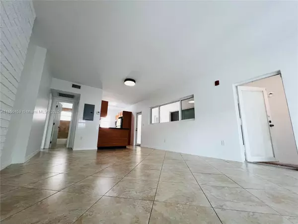 Miami Beach, FL 33141,946 Bay Dr #5