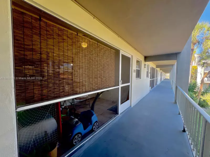 270 Layne Blvd #208, Hallandale Beach, FL 33009