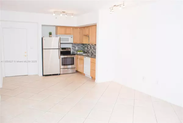 Miami, FL 33133,2630 SW 28th St #18